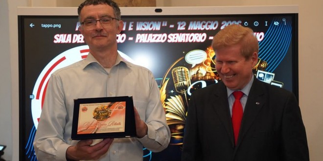 Alberto Raffaelli riceve il premio “Voci e Visioni”