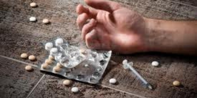 Poliziotti soccorrono 31enne folignate in overdose, poi gli ritirano la patente