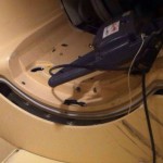 Bidone aspiratutto risucchiato dal macchinario per la risonanza magnetica