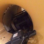 Bidone aspiratutto risucchiato dal macchinario per la risonanza magnetica