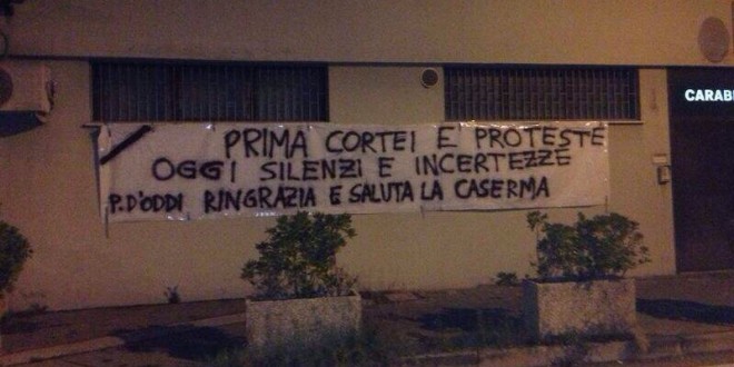 Ponte d’Oddi, striscione di protesta sulla Caserma oramai chiusa