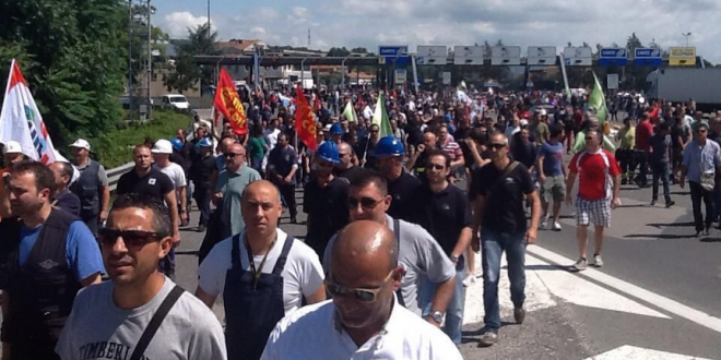 Tk-Ast, gli operai invadono l’A1 ad Orte