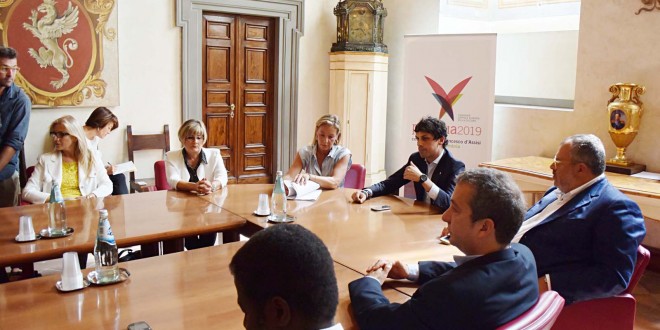 Bilancio, tagli del 20%. Romizi: “Non ci muoveremo come un caterpillar”