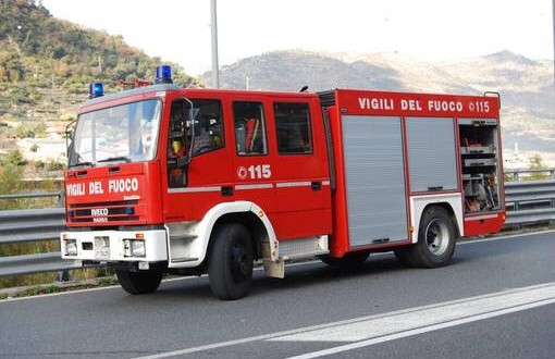 Collestrada, scontro tra due auto