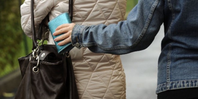 Borseggiatrice all’opera all’Ipercoop