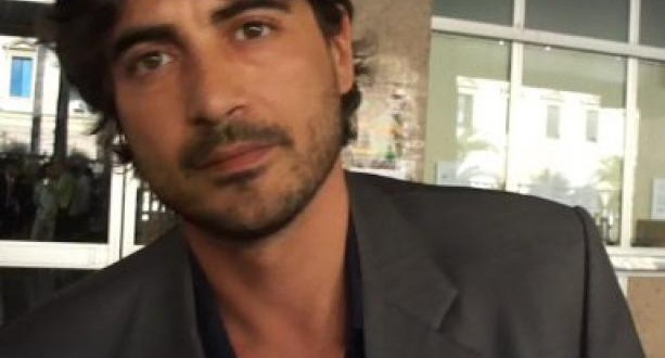 Bacio gay a Perugia, Fratoianni:”la richiesta di pari diritti non può essere indagata”