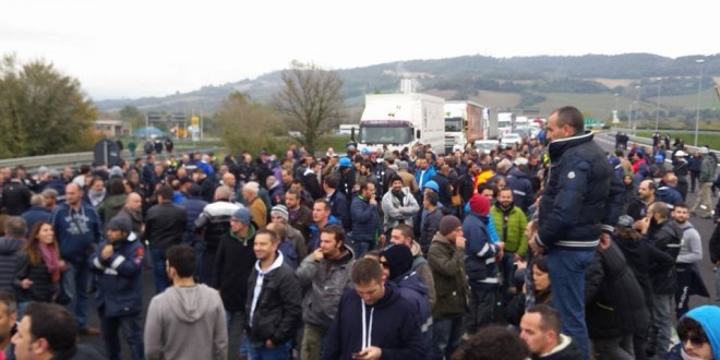 Ast, corteo dei lavoratori al casello di Orte