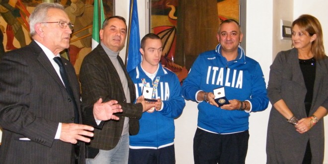 Premiati in Regione l’atleta Baciocchi e l’allenatore di nuoto Peciarolo