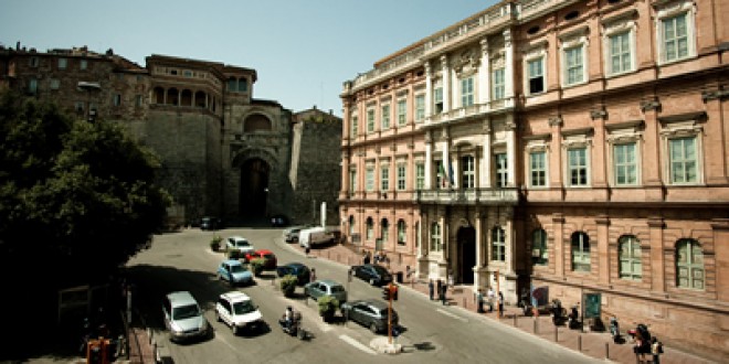 Studenti dell’Università degli stranieri trasferiti in altre città, il Pd si infuria