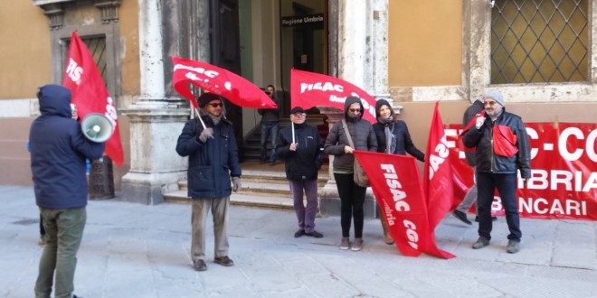 Perugia, lavoratori Equitalia scendono in piazza