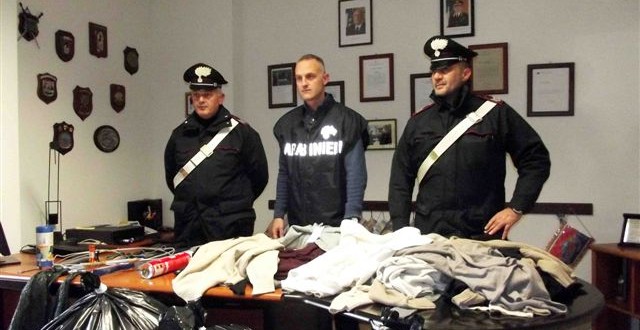 Assisi: arrestato giovane serbo con trecento capi in cashmere