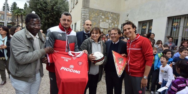 Il Perugia mercoledì in visita agli anziani della casa di quartiere “Padre Pio” di Pila.
