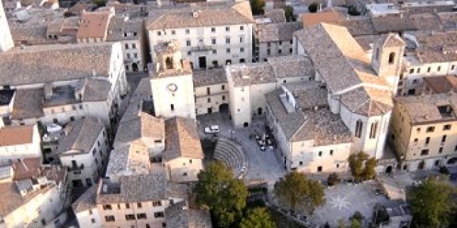 Gualdo Tadino: furto nella sede della Municipale, rubate pistole e antichi documenti storici