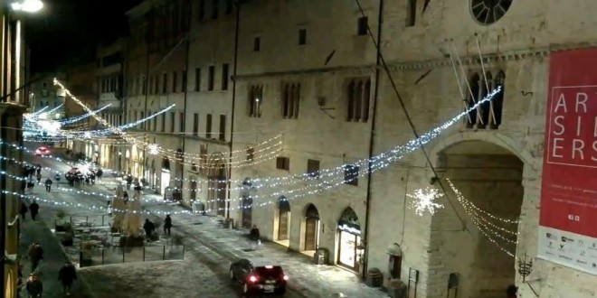 Neve a Perugia: chiudono le strade ma “apre” corso Vannucci