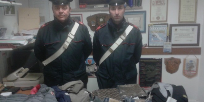 Foligno, denunciato per vendita di capi contraffatti