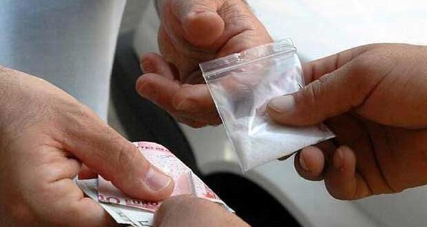 Due pusher arrestati in piazza del Bacio. Confezionavano droga sotto gli occhi di tutti