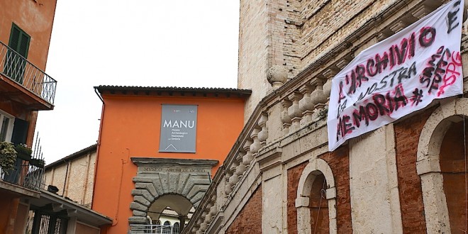 Perugia, sit-in all’ Archivio di Stato contro il declassamento deciso dal Ministero