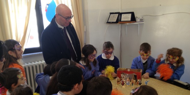 Gualdo Tadino, consegnato ai bambini il “Teatrino delle maschere tradizionali”