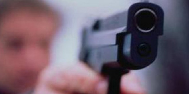 Tenta di rapinare tabaccheria con una pistola giocattolo: arrestato un 23enne