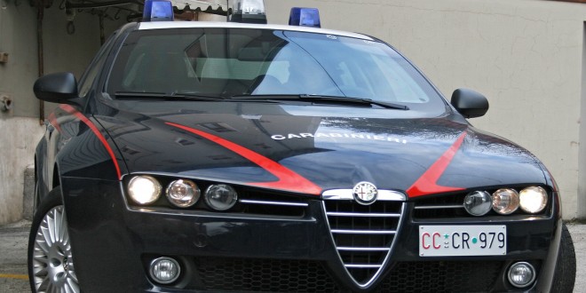 Avvicinano un giovane e lo rapinano di un cellulare e 20 euro, arrestati a Umbertide due extracomunitari