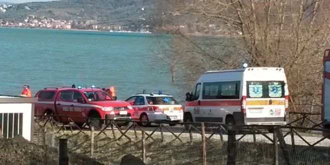 Lago Trasimeno, è di un pescatore della zona il cadavere trovato questa mattina in una canoa ribaltata