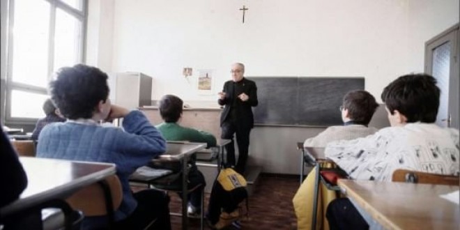 Foligno, niente benedizione alla scuola e scoppia la polemica