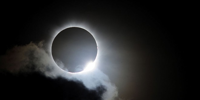 Eclissi solare, occhi puntati verso il cielo di marzo