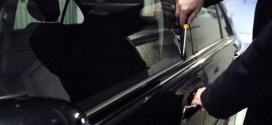Spaccavano i vetri delle auto per rubare