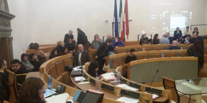 Bagarre in Consiglio: interruzione dei lavori. L’opposizione abbandona l’aula