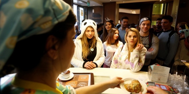 Mc Donald’s, tutti in pigiama a fare colazione