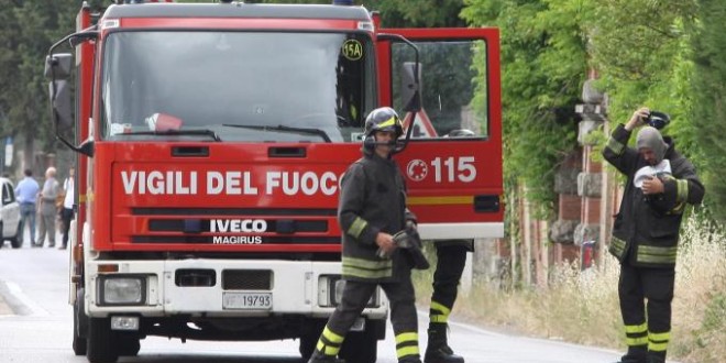 Incendio a Pianello, le fiamme minacciano agriturismo