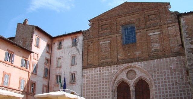 Perugia, bomba carta esplode davanti alla chiesa di Sant’Agostino