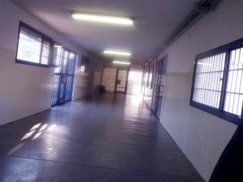 Spoleto, incendio in una cella del carcere, tre poliziotti intossicati