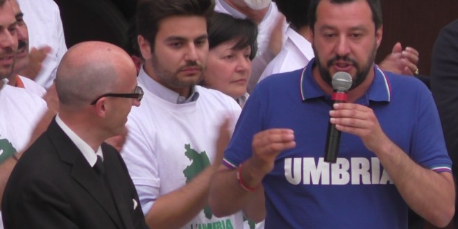 Salvini a Perugia, scontri e tafferugli tra i manifestanti