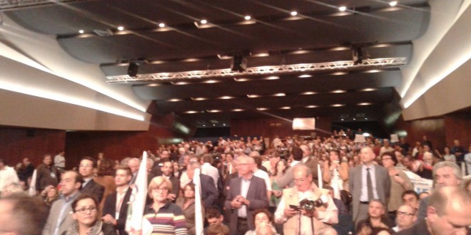 La conferenza di Berlusconi bloccata per un allarme bomba. Sgomberato il Lyrick