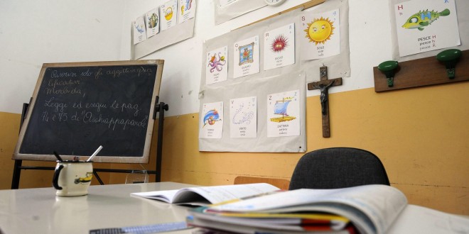 Disegnano in aula il crocifisso e prendono una nota. La dirigente:“Non c’è stato alcun richiamo”
