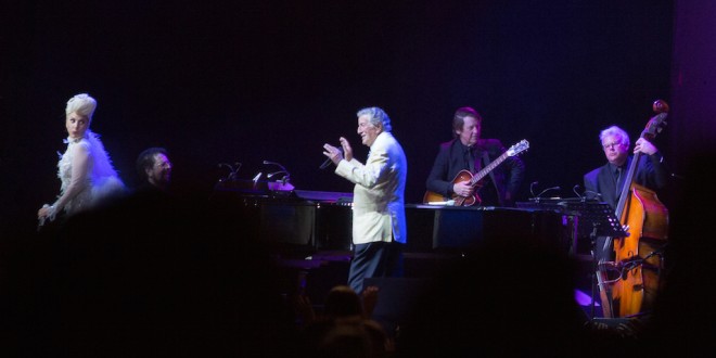 Lady Gaga e Tony Bennet “guancia a guancia” al Santa Giuliana