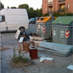 Materassi e mobili per strada