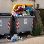 Contenitori stracolmi