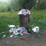 Cestino di rifiuti al parco