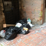 Immondizia ai lati delle strade