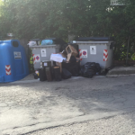 Cassonetti pieni di rifiuti