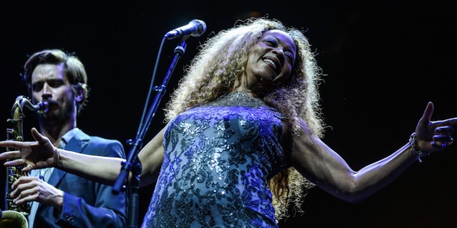 Robert Glasper suona i suoi idoli e Cassandra Wilson omaggia Billie Holiday