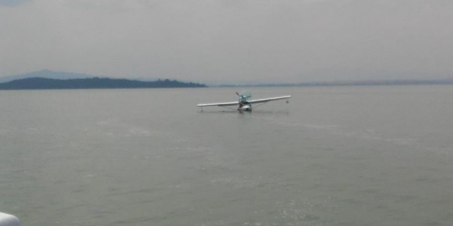 Emergenza in volo, atterraggio di fortuna sul Trasimeno