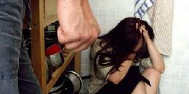 Marito violento allontanato da casa dopo l’ennesimo episodio di maltrattamenti nei confronti della moglie