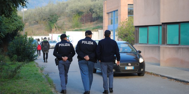 Perugia, controlli della polizia nelle scuole