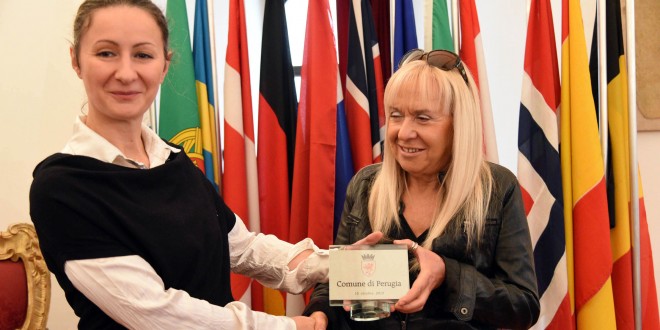 Morì per salvare il cane, a 20 anni dalla sua morte una targa in memoria di Paola Stefanelli