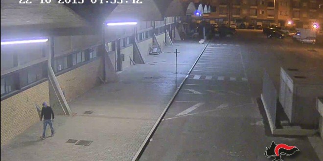 Furto alla piscina di Santa Maria degli Angeli, ragazzo finge aggressione per evitare la denuncia