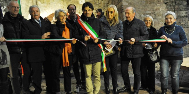 Taglio del nastro per i mercatini di Natale