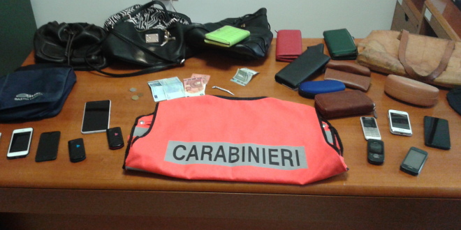 Auto depredata, blitz dei carabinieri: marito e moglie arrestati in flagranza